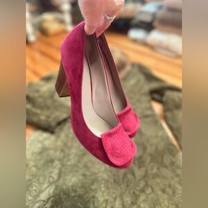 Hinge Brand Suede Leather Pumps